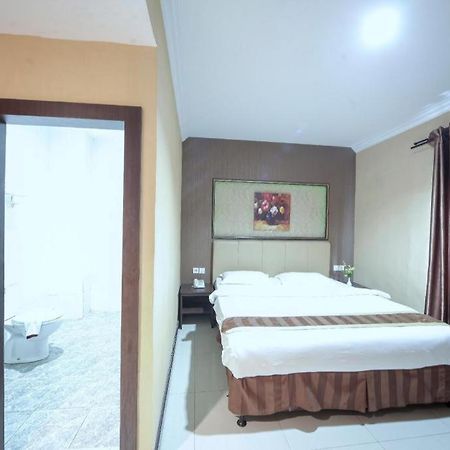 New Hollywood Hotel Пеканбару Екстериор снимка