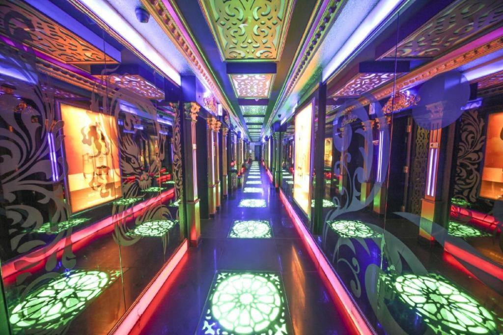 New Hollywood Hotel Пеканбару Екстериор снимка