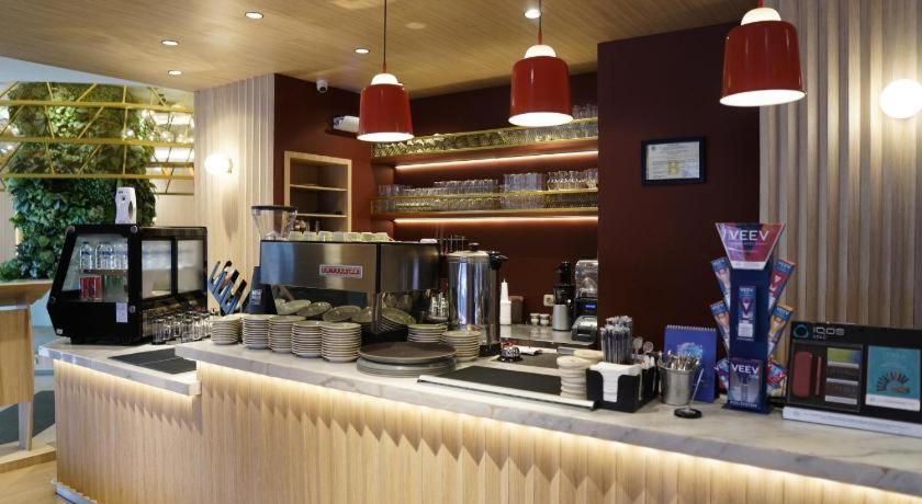 New Hollywood Hotel Пеканбару Екстериор снимка