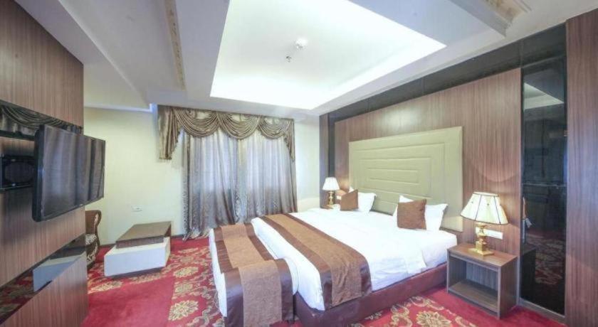 New Hollywood Hotel Пеканбару Екстериор снимка