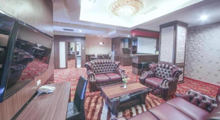 New Hollywood Hotel Пеканбару Екстериор снимка