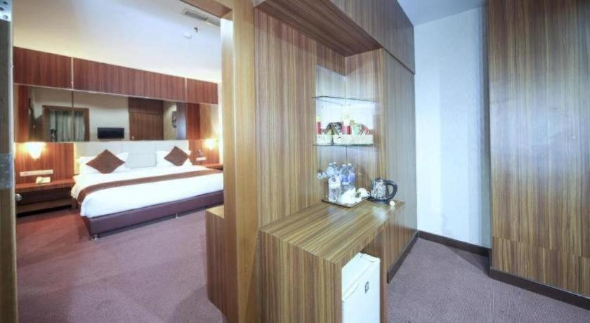 New Hollywood Hotel Пеканбару Екстериор снимка
