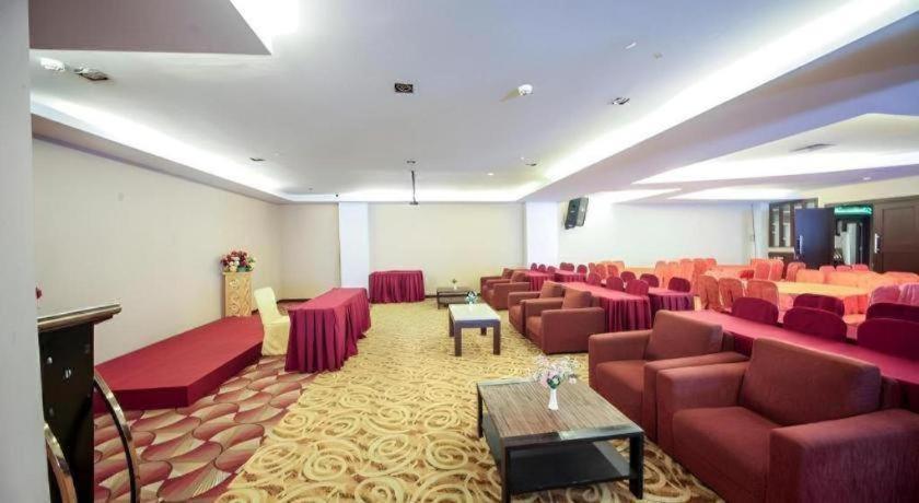 New Hollywood Hotel Пеканбару Екстериор снимка